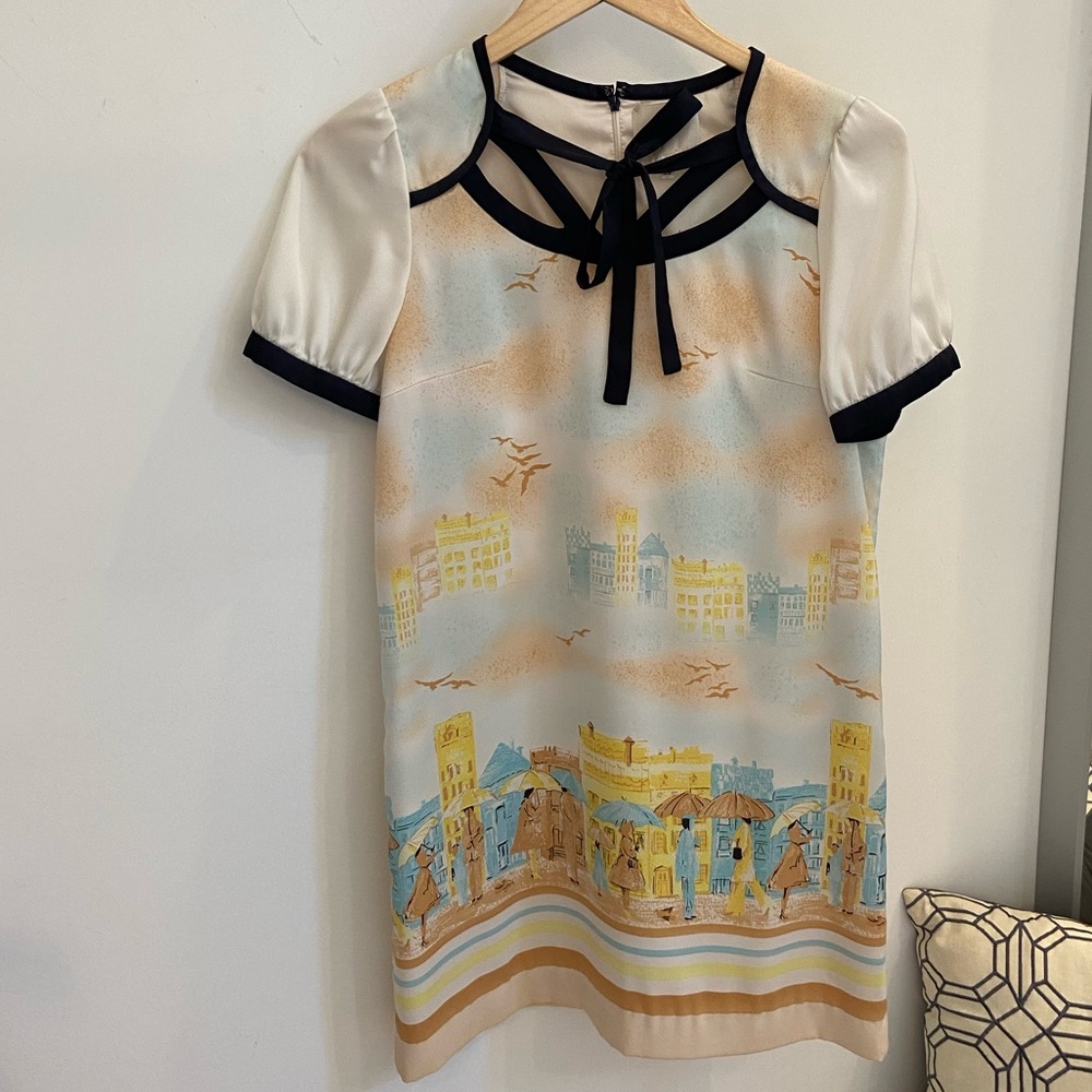 McGinn, cream with black ribbonlike detail, cityscape, mini shift, 36